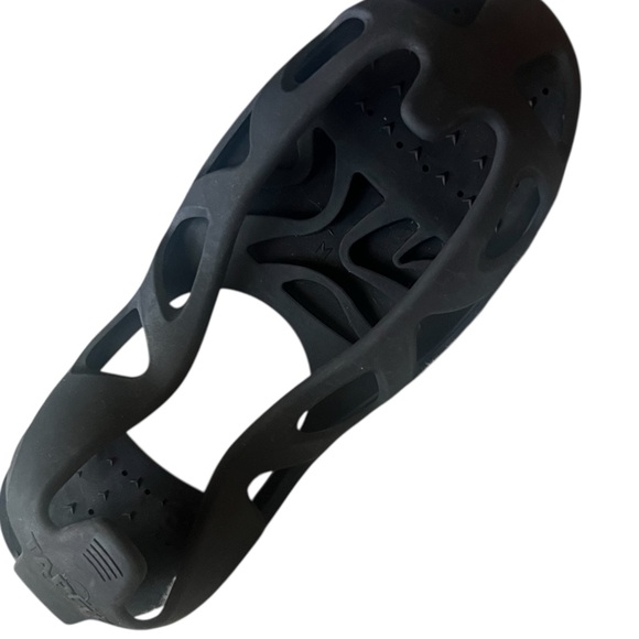 Black Cutout Slip-On Shoes - Picture 3 of 4